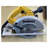 DeWalt DW364 7 1/4 inch circular saw with hard