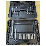 137 pc CRAFTSMAN SOCKET AND WRENCH SET