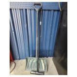 Snow shovel/ rubber broom