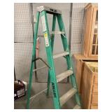 6 Ft Ladder Medium Duty 225 Lb load capacity