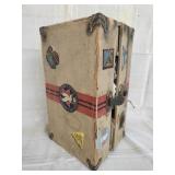 Vintage Doll steamer trunk / doll clothes and hats