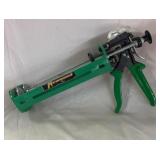 Newborn double caulking, gun