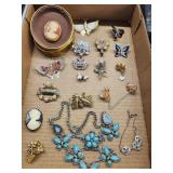 Vtg. Jewelry / Vtg. Brooches