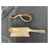 Stove lid lifter and crumb catcher