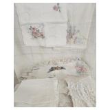 Vtg. Table runners / Vtg. Handmade Embroiderd