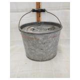 Vtg. Ovel minnow bucket