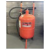 Clarke 10 gallon abrasive blaster
