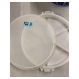 Tupperware Sectioned Serving Tray w/lid
