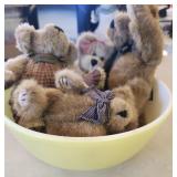 Vtg. Pyrex Mixing Bowl,  4 Vtg .Boyds Bears