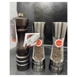 New Cole and mason salt and pepper shaker lot