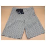 New menï¿½s size 30 Oakley shorts
