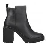 New size 9.5 $100 TOMS Women