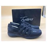 New size 8 Trotters Women