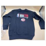 New medium menï¿½s Atlanta Hawks crewneck sweater