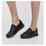 New size 9 Skechers Men