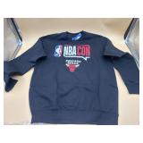 New menï¿½s large Chicago Bulls crewneck sweater