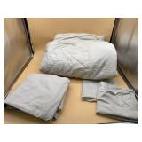 New condition comforter, sheets and two pillow