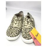 Womanï¿½s fashion sneakers fit low top