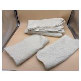 Quilt set with two pillow shams unknown sizing