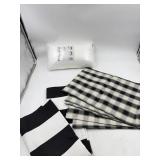 Miscellaneous linens including table placemats,