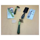 4-count pet and horse brushes Safari and Wahl