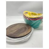 Lot of Kitchen Supplies, Includes Variety of Large