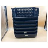 New stacking plastic containers