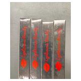 LOT OF 4 Lip sticks Lynlicious Beauty Kiss me, Bar