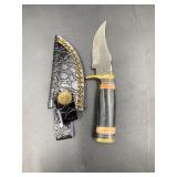 Damascus fixed-blade skinner hunting knife featuri