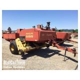 New Holland 585 Baler