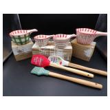 Holiday Measuring Cups, Wooden Handled