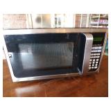 Hamilton Beach Microwave - powers on