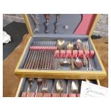 Holmes & Edwards Inlaid Silverplate 12 place