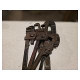 Pipe wrenches