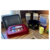 Cupcake pan with lid, Storage and Serving Pieces