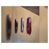 Set of 3 Pocket Knives: Case &
