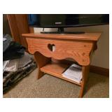 Country Oak Heart-Cutout Accent Table