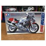 Tamiya 1:12 Yamaha FZR 750R Model Kit