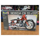 Revell 1:8 Honda CB 72 Super Sports