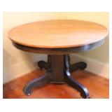 ROUND DINING TABLE