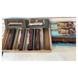 HO Gauge TH & B Miniature Model Trains w/ Cars