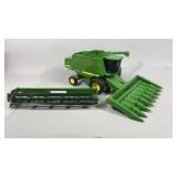 John Deere 9600 Combine W/Attachment