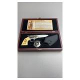 Wyatt Earp Pistol Knife In Wooden Case