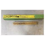 2 Screw Drivers