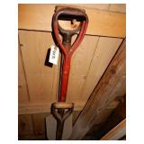 Shovel With Rounded Point & Short Wooden