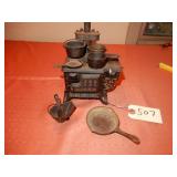 Miniature Cast Iron Cook Stove With Covered