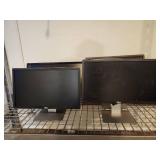 (4) 23 to 25in Dell Professional LCD Monitor Set
