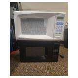 (2) Magic Chef & Frigidaire Microwave Ovens