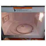 BLACK+DECKER 0.7 cu ft 700W Microwave Oven, Model EM720CPN