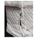 White Quilted Winter Snow Boots with Fur Trim Size 7